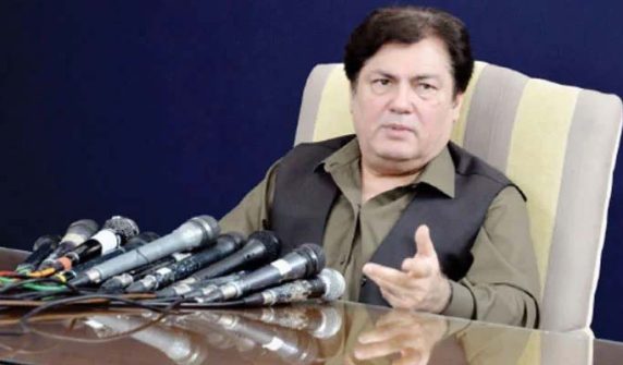 حکومت کو عمران خان کے ٹوئٹس سے تکلیف ہے، اپنی زبان درازی نظر نہیں آرہی، بیرسٹر سیف